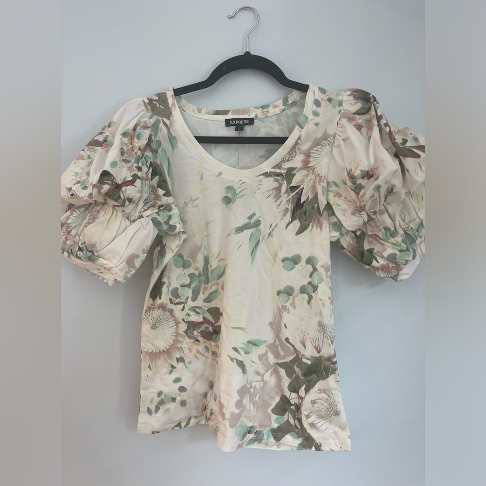 NWT Express women’s floral blouse size small